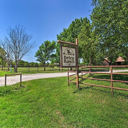 Texas Cabin On 130 Acres Walk To Lake Ray Roberts Collinsville Exterior photo