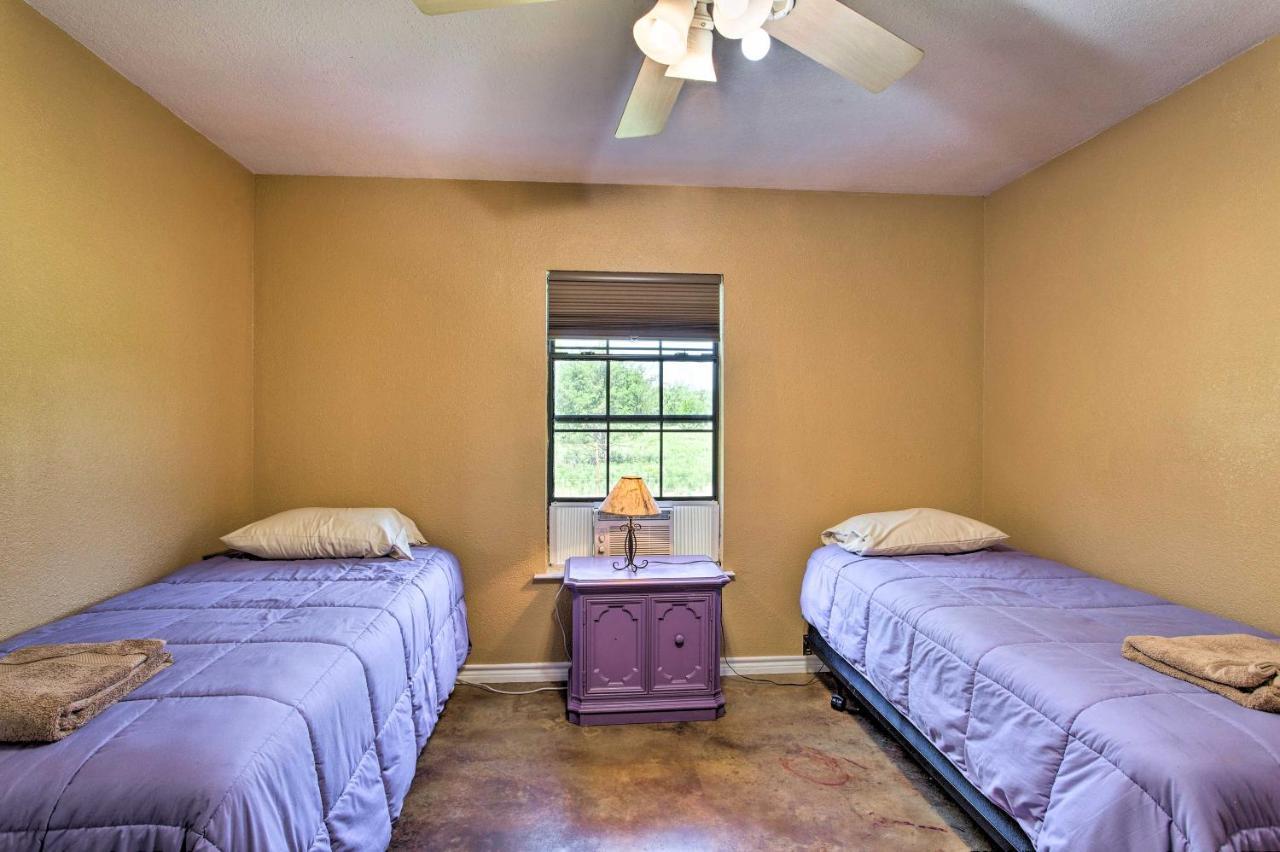 Texas Cabin On 130 Acres Walk To Lake Ray Roberts Collinsville Exterior photo